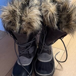 Sorel Black and Tan Winter Boots with Faux Fur